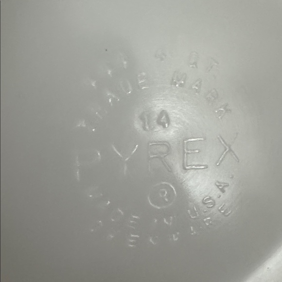 Pyrex 4 Quart Town and Country Mixing Bowl - Picture 3 of 6